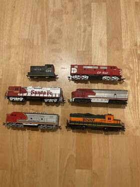 Athearn 18743ccx Ho Scale Mixed Lot 36 Model Trains Locomotives Cars Multicolor