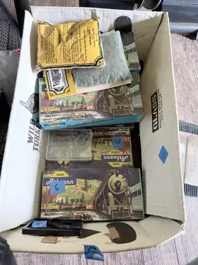 1023 Athearn Durango Press Micro-trains Kemtron Rail Craft Ho Mixed Lot Log Cars Hopper Buildings