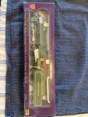 Athearn Roundhouse Products International Hobby Corp Tech Ii M9801 Ho Gauge Train Set Vintage. Includes 2 Locomotives 9 Cars And Controller