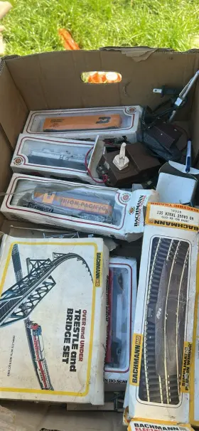 44-273 Bachmann Ho Scale Model Train Mixed Lot Locomotive Freight Cars Tracks Bridge