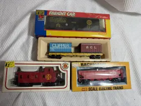 8473 Bachmann Life-like Ho Scale Mixed Lot Box Car Caboose Hopper Flat