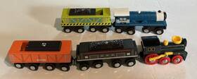 Brio 062243472280 Lot 5 Wood Wooden Locomotive Engines/cars And Load Toy Magnet Train Set