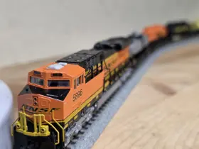 Es44ac Kato 176-32 N Scale Bnsf Ge Inch Swoosh #5896 With 7-car Tank Consist Tested