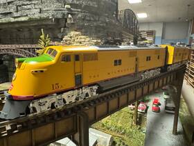 Lionel 023922065445 2433020 - Legacy E6 Aa Diesel Locomotive Inch Milwaukee Road #15a 15b