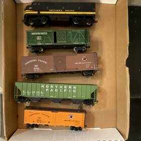 Northern Pacific 91342 Ho 1 87 Model Train Set - Locomotive Freight Cars And Track Dc