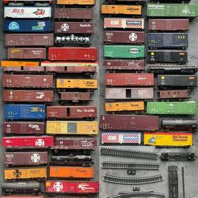 Vintage 0045 Huge Lot Of 61 Train Cars Railroad Models Mixed For Parts/projects Read
